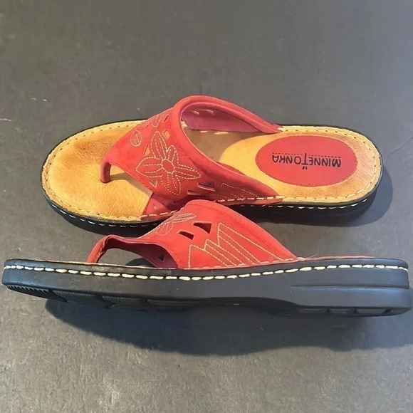 Minnetonka Red Leather Floral Slip On Sandals Size 9 - Picture 6 of 8